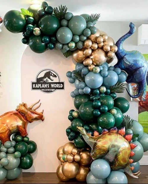 Фотозона из шаров Добрые динозавры