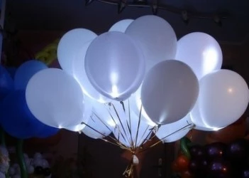Белые светящиеся шары